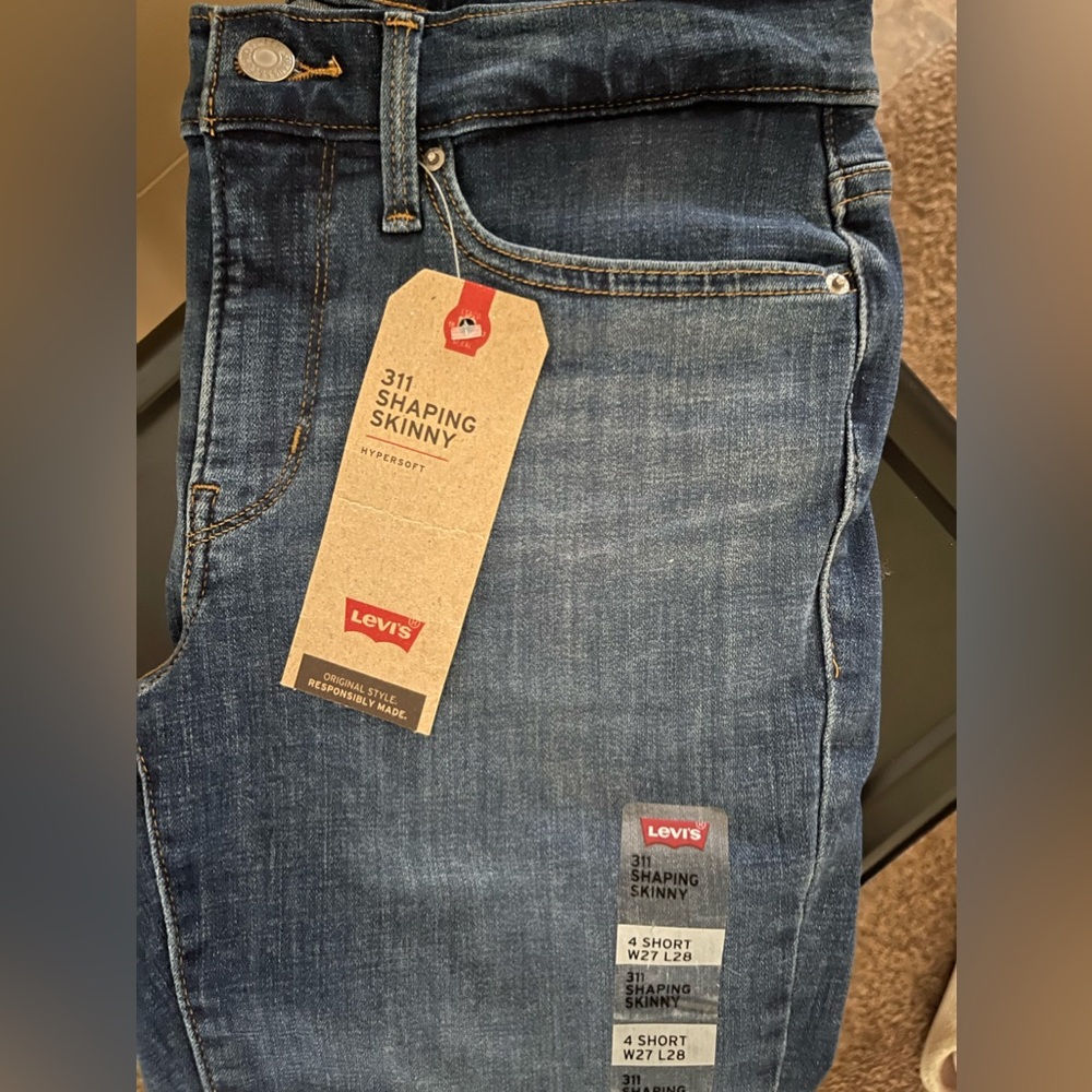 Women’s Levi’s 311 shaping skinny, 4 short